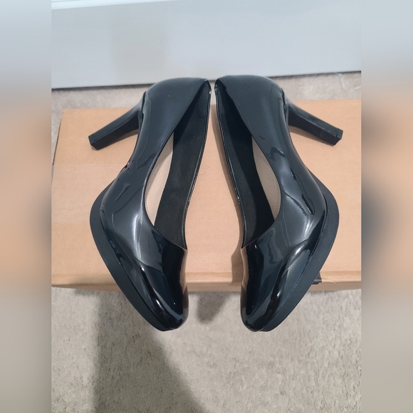 Clarks Collection - Picture 3 of 4